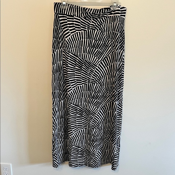 Boden Black & White Graphic Print Maxi Skirt - Picture 3 of 5